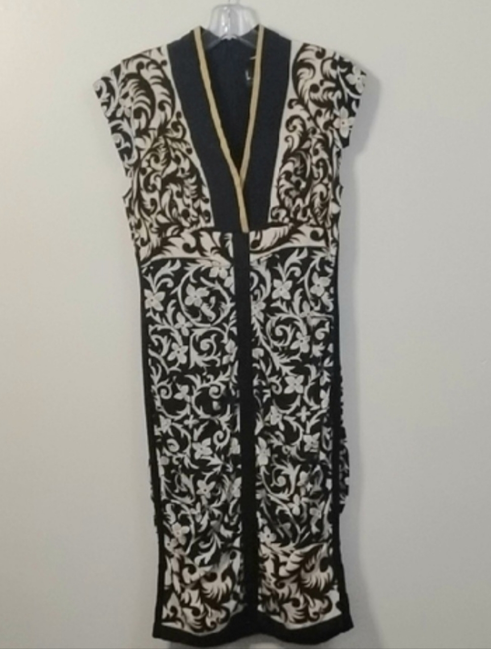 Nicole Miller Collection‎ V Neck  Elegant Black & Gold Abstract  Floral Dress